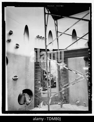 PBF Edificio del reattore (PER-620). Telecamera in secondo piano interrato vicino a sub-pila camera (direttamente sotto il recipiente di reattore). Porta e attraversamenti portano a sub-pila camera. Data- Agosto 15, 1969. Fotografo- Larry Page. Negativo INEEL n. 69-4310 - Idaho National Engineering Laboratory, SPERT-I e potenza impianto di Burst Area, Scoville, Butte County, ID Foto Stock