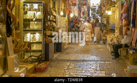 Gerusalemme, Israele- SETTEMBRE, 21, 2016: mercati nel quartiere musulmano, la città vecchia di Gerusalemme Foto Stock