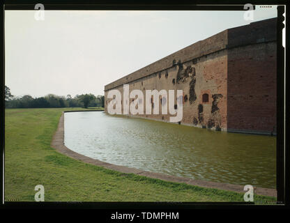 Vista prospettica della parete sud che è stato danneggiato nel 1862 dalla Unione Europea (ARTIGLIERIA DUPLICATO DI HABS n. GA-2158-49) - Fort Pulaski, Cockspur Island, savana, Chatham County, GA Foto Stock