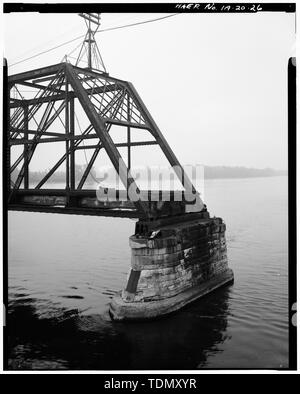 Ancoraggio del perno PIER E FISSATO SPAN DETTAGLIO DI FINE, CON PERNO SPAN aperto. Vista di sud-est. - Ponte di Burlington, Burlington, Des Moines County, IA Foto Stock