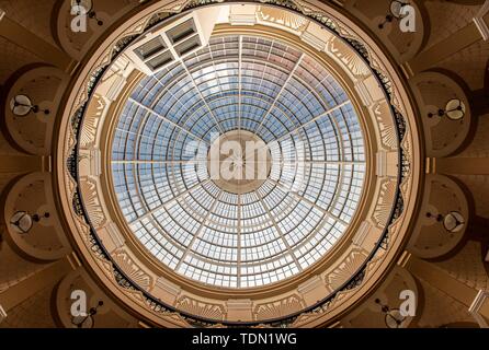 Il Vetro a cupola sopra l'entrata di Blackpool Winter Gardens di Blackpool cittadina balneare, LANCASHIRE REGNO UNITO Inghilterra parte del grado2* buildi elencati Foto Stock