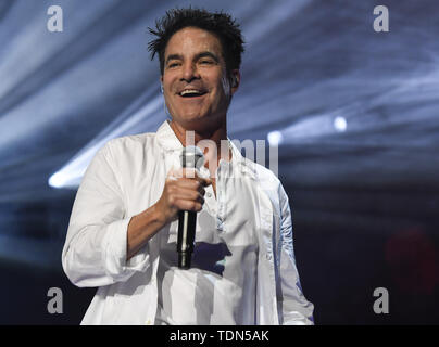 Giugno 16, 2019 - Irvine, CA, Stati Uniti - Pat Monahan vocals per treno in Anfiteatro Fivepoint a Irvine ca. il 16 giugno 2019 (credito Immagine: © Dave Safley/ZUMA filo) Foto Stock