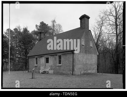 Vista prospettica di Kiskiack, guardando da sud-ovest a ovest (anteriore) di elevazione e sud gable end - Kiskiack, mina navale Depot, State Route 238 prossimità, Yorktown, York County, VA Foto Stock