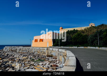 Oeiras, Lisbona, Portogallo. La fortezza storica della Madonna di Porto Salvo - Forte de Nossa Senhora de Porto Salvo che si affaccia sul Fiume Tagus estuary Foto Stock