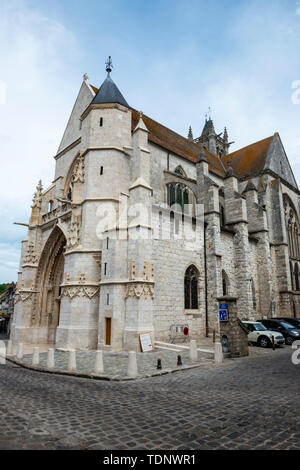 Vista esterna del Eglise Notre-dame di Moret-sur-Loing, Seine-et-Marne, Île-de-France regione di nord-Francia centrale Foto Stock