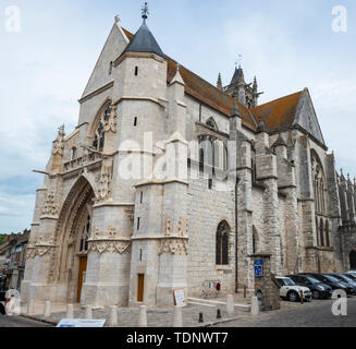 Vista esterna del Eglise Notre-dame di Moret-sur-Loing, Seine-et-Marne, Île-de-France regione di nord-Francia centrale Foto Stock