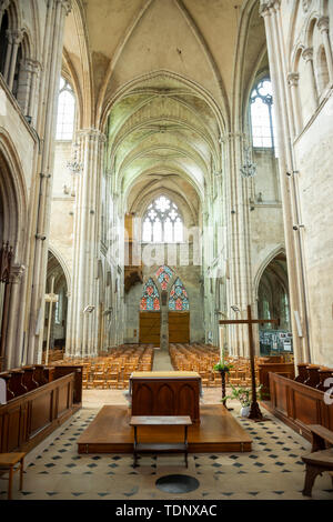 Vista interna del Eglise Notre-dame di Moret-sur-Loing, Seine-et-Marne, Île-de-France regione di nord-Francia centrale Foto Stock