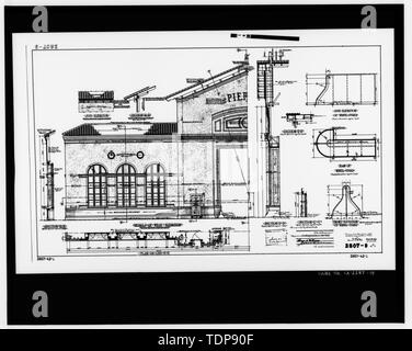 Fotocopia del disegno architettonico originale (settembre 1917 Disegno in possesso del Porto di San Francisco, San Francisco, California). Dettagli del west elevazione, inclusi in pianta e sezione Dettagli. - Pier 42 Edificio della paratia, Pier 42, Embarcadero, San Francisco, San Francisco County, CA Foto Stock