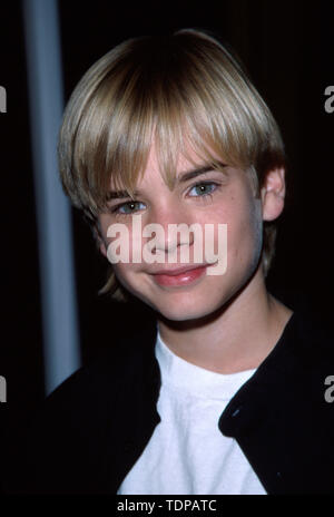 Nov 11, 1998; Los Angeles, CA, Stati Uniti d'America; l'attore David GALLAGHER @ la premiere di 'Non so ancora cosa hai fatto la scorsa estate.". (Credito Immagine: Â© Chris Delmas/ZUMA filo) Foto Stock