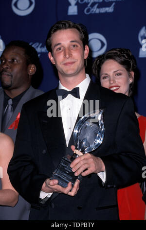 Jan 10, 1999; Los Angeles, CA, Stati Uniti d'America; attore NOAH WYLE a 1999 persone Choice Awards. (Credito Immagine: © Chris Delmas/ZUMA filo) Foto Stock