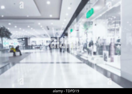 Abstract e sfocatura bokeh bella lussuoso shopping mall e department store interno per lo sfondo Foto Stock