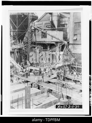 (Dalla Stazione 'L' i file office, Portland, Oregon) Fotografo sconosciuto, 1930 Costruzione della potente estensione, 1930 - Portland General Electric Company, Stazione L, 1841 Southeast Water Street, Portland, Multnomah County, o Foto Stock