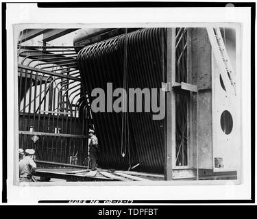 (Dalla Stazione 'L' i file office, Portland, Oregon) Fotografo sconosciuto, 1936-37 INSTALLAZIONE DELLA CALDAIA -16, 1936-37 - Portland General Electric Company, Stazione L, 1841 Southeast Water Street, Portland, Multnomah County, o Foto Stock