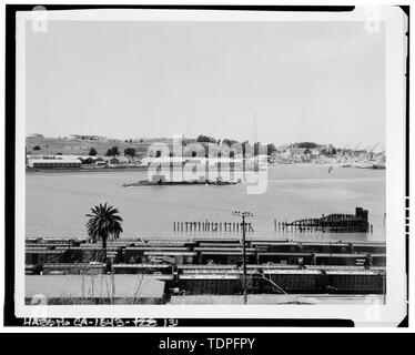 (Originale si trova a Mare isola archivi). Fotografo originale sconosciuto. Vista del deposito di munizioni provenienti da tutta Mare isola stretto; 1961. - Mare isola Cantiere Navale, Est della navata centrale rigido, Vallejo, Solano County, CA Foto Stock