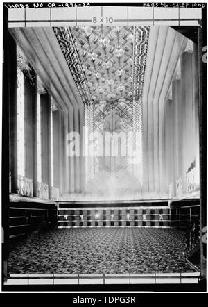 (Stampa originale in file di Milton T. Pflueger, AIA) Gabriel Moulin Studios, fotografo 1932 grand lobby, guardando ad Est - Paramount Theatre, 2025 Broadway di Oakland, contea di Alameda, CA Foto Stock