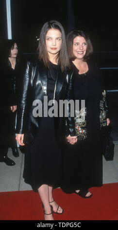 Apr 09, 1999 - Los Angeles, California, Stati Uniti d'America - katie holmes con la sua mamma al 'Go' movie premiere (credito Immagine: Chris Delmas/ZUMA filo) Foto Stock