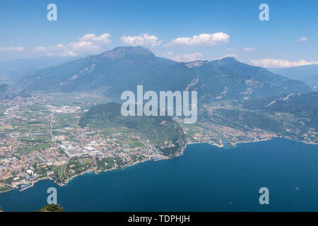 Panoramica di riva del garda Foto Stock