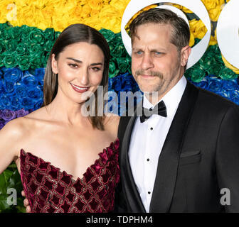 New York, NY - Giugno 09, 2019: Sara Bareilles e Joe Tippett frequentare la 73rd annuale di Tony Awards al Radio City Music Hall Foto Stock