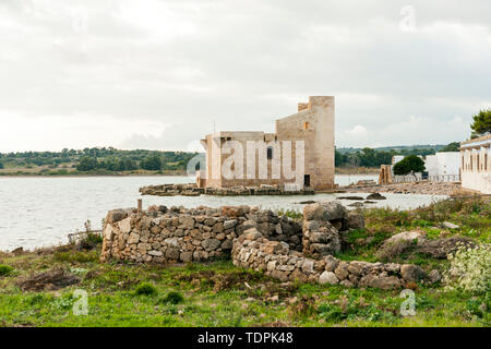 Luoghi di interesse turistico della torre Sveva di Vendicari Riserva Naturale in Sicilia, Italia. Foto Stock