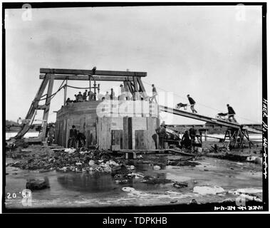 Negativo originale in possesso di John R. Morison, Peterborough, New Hampshire. Fotografo sconosciuto il 20 febbraio 1887. La costruzione del molo II - Rulo bridge spanning Fiume Missouri, Rulo, Richardson County, NE Foto Stock