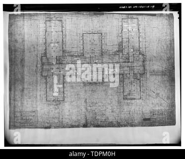 Fotocopia del disegno in scala (dall'ufficio di progettazione della Veterans Administration) disegnato da Ayars, 9 novembre 1933. Disegni originali del nord-ovest e sud-ovest elevazioni con dettagli del tetto e delle lobby. - Roanoke Veterans Administration Hospital, l'Edificio n. 6, 1970 Roanoke Boulevard, Salem, Salem, VA; U.S. Reparto degli affari di veterani Foto Stock