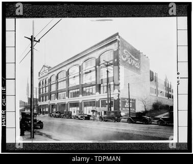 Photocpy di inizio xx secolo fotografia, guardando ad est, della facciata orientale del complesso edificio su Euclid Ave. Foto di proprietà di Cleveland Public Library. - Ford Motor Company, Cleveland ramo impianto di assemblaggio, Euclid Avenue e East 116Street, Cleveland, Cuyahoga County, OH Foto Stock