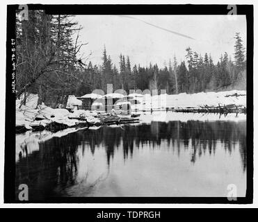 Copia fotografica della fotografia, fotografo sconosciuto, 18 febbraio 1908 (stampa originale si trova a U.S. Ufficio di presidenza di bonifica Columbia superiore Area Office, di Yakima, Washington). Lago KACHESS mangiatoia dam. Preso dal lato a monte. 4 metri di neve - Kachess Dam, 1904 Cascata Canal Company diga di mangiatoia, Kachess River, 1.5 miglia a nord della Interstatale 90 , Easton, Kittitas County, WA Foto Stock