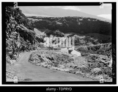 Pi'ilani autostrada lato sul lato sud dell isola, Manawainui ponte con veicolo - Cinghia di Hana Road, tra l'Haiku e Kaipahulu, Hana, Maui County, HI Foto Stock