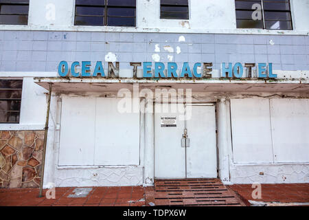 Miami Beach Florida, North Beach, Ocean Terrace, abbandonato edificio vuoto, illuminato, salito, senza cartello, ex hotel, FL190104027 Foto Stock