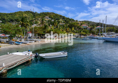 Barche ormeggiate nel porto di Port Elizabeth; Port Elizabeth, Bequia, Saint Vincent e Grenadine Foto Stock