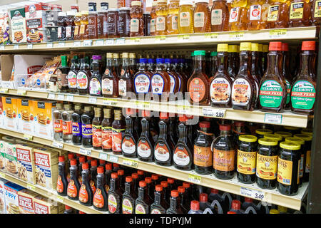 Sanibel Island Florida, Jerry's Foods, supermercato negozio di alimentari, interno interno, vendita scaffali esposizione, colazione, sciroppo d'acero, FL190508026 Foto Stock