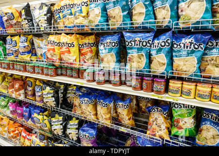 Sanibel Island Florida,Jerry's Foods,supermercato negozio di alimentari,interno,scaffali vendita esposizione, snack,tortilla chips,Tostitos,FL190508028 Foto Stock