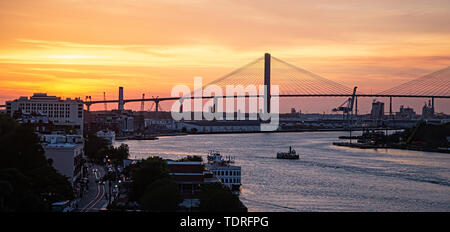 La Sydney Lanier ponte che attraversa il fiume Savannah Foto Stock