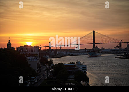 La Sydney Lanier ponte che attraversa il fiume Savannah Foto Stock