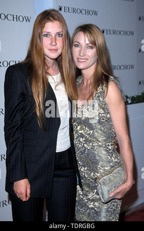 Jun 17, 1999; Los Angeles, CA, Stati Uniti d'America; attrice Jane Seymour w/ figlia Kate @ Eurochow Gala di apertura. (Credito Immagine: © Chris Delmas/ZUMA filo) Foto Stock