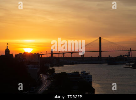 La Sydney Lanier ponte che attraversa il fiume Savannah Foto Stock