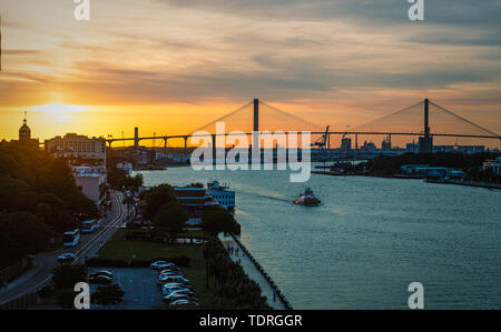 La Sydney Lanier ponte che attraversa il fiume Savannah Foto Stock