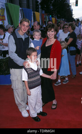 Nov 13, 1999; Los Angeles, CA, Stati Uniti d'America; America preferito di MOM, actrice Marie Osmond e i suoi figli a film Premiere di "Toy Story 2'.. (Credito Immagine: Chris Delmas/ZUMA filo) Foto Stock