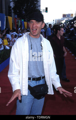 Nov 13, 1999; Los Angeles, CA, Stati Uniti d'America; Tom Hank il fratello di Jim matasse @ "Toy Story 2' movie premiere.. (Credito Immagine: Chris Delmas/ZUMA filo) Foto Stock