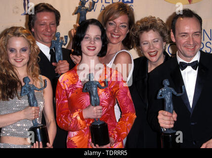 Mar 12, 2000; Los Angeles, CA, Stati Uniti d'America; il cast del film 'American Beauty" al 2000 SAG Awards.. (Credito Immagine: Chris Delmas/ZUMA filo) Foto Stock