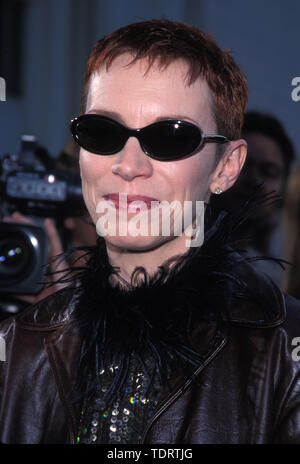 Apr 10, 2000; Los Angeles, CA, Stati Uniti d'America; il Cantante ANNIE LENOX @ l'Artista record XXV Anniversario partito. (Credito Immagine: © Chris Delmas/ZUMA filo) Foto Stock