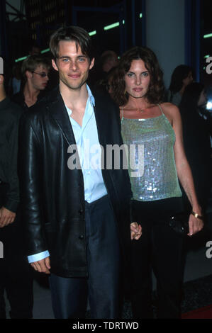 Jun 01, 2000; Los Angeles, CA, Stati Uniti d'America; l'ATTORE JAMES MARSDEN & Linda Linde @ 2000 giovani Hollywood Awards.. (Credito Immagine: Â© Chris Delmas/ZUMA filo) Foto Stock