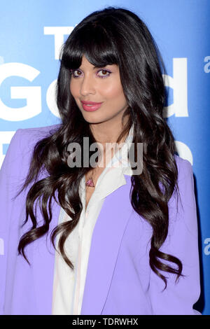 Giugno 17, 2019 - Los Angeles, CA, Stati Uniti d'America - LOS ANGELES - Jun 17: Jameela Jamil al ''Il buon posto'' FYC pannello alla UCB Tramonto teatro di Giugno 17, 2019 a Los Angeles, CA (credito Immagine: © Kay Blake/ZUMA filo) Foto Stock