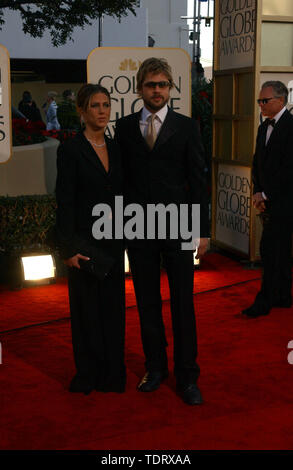 Jan 20, 2002; Beverly Hills, CA, Stati Uniti d'America; attrice Jennifer Aniston & marito attore Brad Pitt @ 59th Annuale di Golden Globe Awards @ il Beverly Hilton hotel.. (Credito Immagine: Â© Chris Delmas/ZUMA filo) Foto Stock