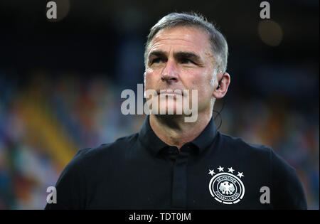 Udine, Italien. 17 Giugno, 2019. Germania U21 v Danimarca U21 - Europei Under-21 campionato - Gruppo B - Friuli Stadium. Germania manager Stefan Kuntz urna: 43585177 | Credit: dpa/Alamy Live News Foto Stock