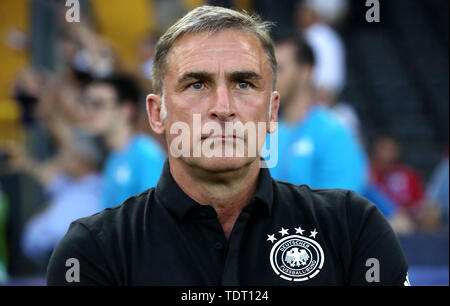 Udine, Italien. 17 Giugno, 2019. Germania U21 v Danimarca U21 - Europei Under-21 campionato - Gruppo B - Friuli Stadium. Germania manager Stefan Kuntz urna: 43585472 | Credit: dpa/Alamy Live News Foto Stock