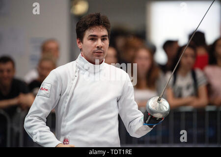 Duesseldorf, Germania. Il 18 giugno, 2019. Recinzione: Campionato Europeo: Epee, singolo, uomini, turno preliminare: Schmidt (Germania) - Cannone (Francia): Richard Schmidt dopo la lotta. Credito: Federico Gambarini/dpa/Alamy Live News Foto Stock