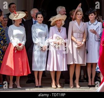 Camilla, duchessa di Cornovaglia, Regina Letizia, Regina Maxima, Principessa Kate e Sophie, Contessa di Wessex lasciare la la Cappella di San Giorgio. al Castello di Windsor in Windsor, il 17 giugno 2019, Re Willem-Alexander e re Felipe sono installati da Sua Maestà la Regina Elisabetta II per il più nobile fine della Giarrettiera. Durante una cerimonia annuale sono installati come cavaliere in soprannumero della Giarrettiera foto : Albert Nieboer/ Paesi Bassi OUT/point de vue OUT | Foto Stock