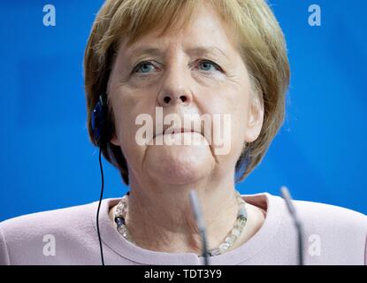 Berlino, Germania. Il 18 giugno, 2019. Il cancelliere Angela Merkel (CDU) dà una conferenza stampa con il presidente ucraino. Credito: Kay Nietfeld/dpa/Alamy Live News Foto Stock