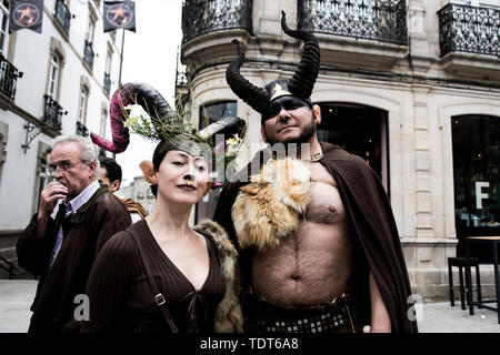 Lugo, Lugo, Spagna. Il 15 giugno, 2019. Un giovane vestito come fauni durante il festival.ARDE Lucus festival è celebrato nella città dal 2001 alla fine di giugno, è un galiziano festa di interesse turistico. Fa rivivere il passato Galician-Roman della città ed è stato avviato per commemorare la sua fondazione. Credito: Brais Gonzalez Rouco/SOPA Immagini/ZUMA filo/Alamy Live News Foto Stock